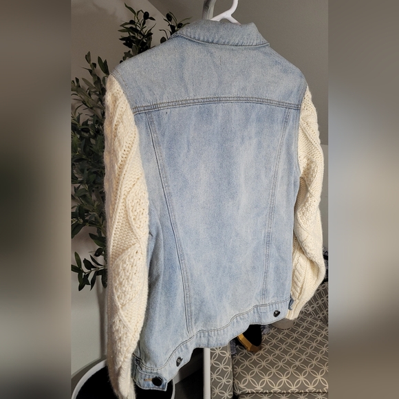 POL Denim Jacket with Cable-Knit Sweater Sleeves Women’s Jean Jacket Small - Picture 4 of 5